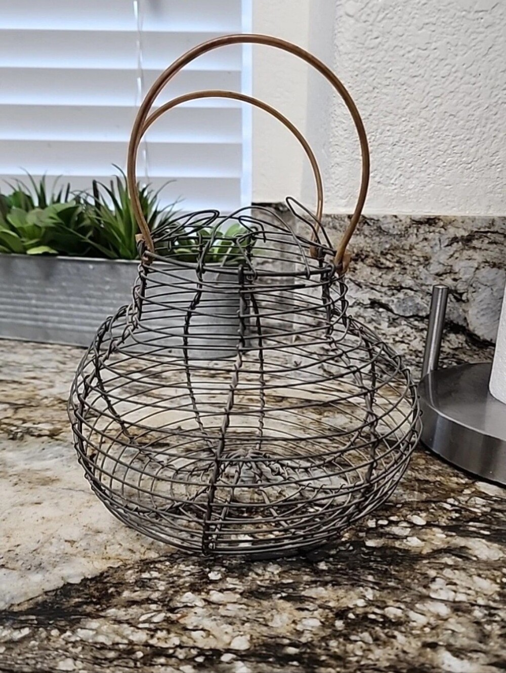 VINTAGE FRENCH WIRE EGG BASKET WITH HANDLES